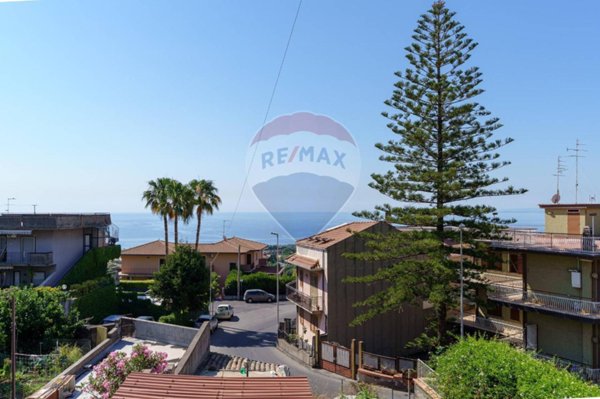 casa indipendente in vendita ad Aci Castello in zona Ficarazzi