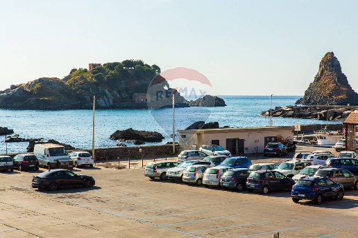 casa indipendente in vendita ad Aci Castello
