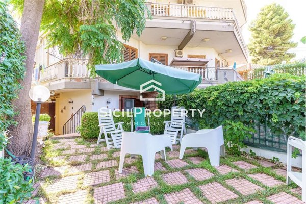 appartamento in vendita ad Aci Castello