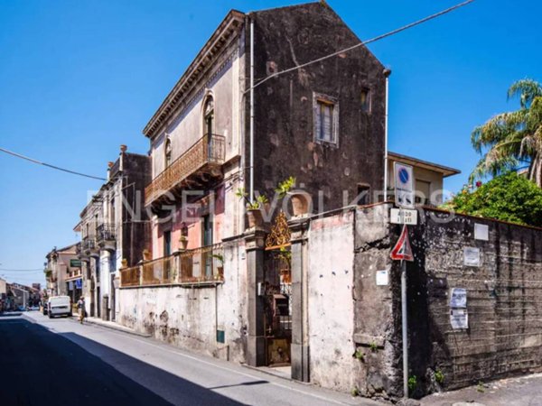 casa indipendente in vendita ad Aci Castello in zona Ficarazzi