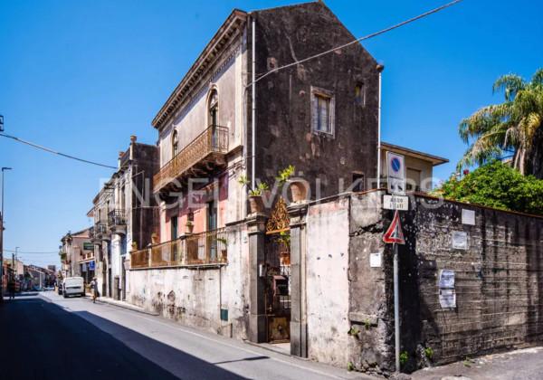 casa indipendente in vendita ad Aci Castello in zona Ficarazzi