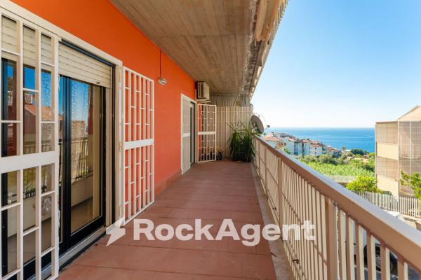 appartamento in vendita ad Aci Castello