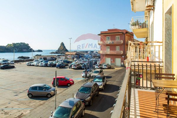casa indipendente in vendita ad Aci Castello