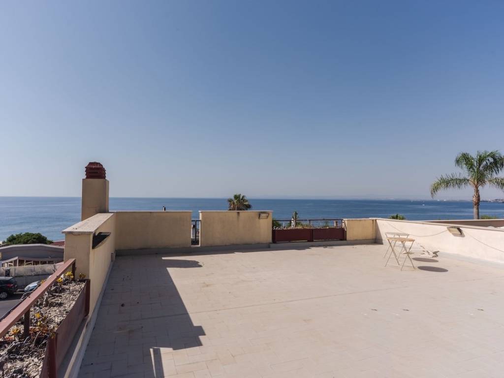 casa indipendente in vendita ad Aci Castello