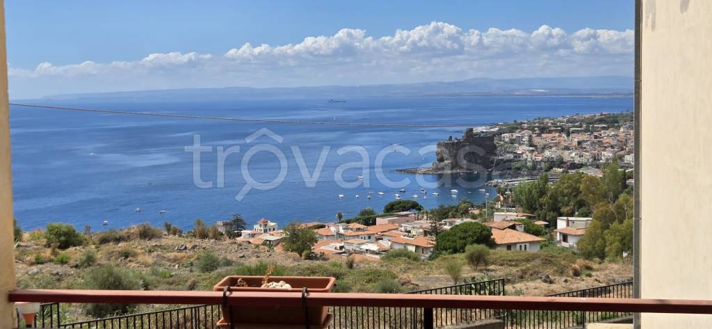 appartamento in vendita ad Aci Castello