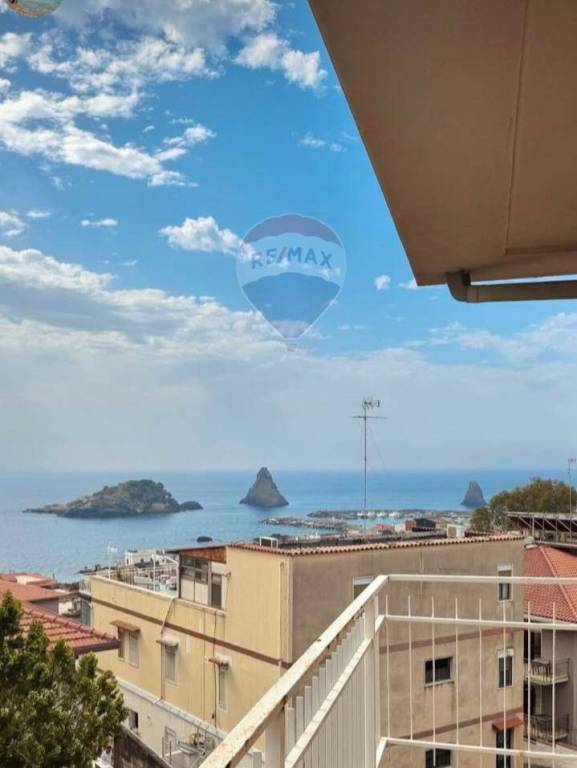 appartamento in vendita ad Aci Castello