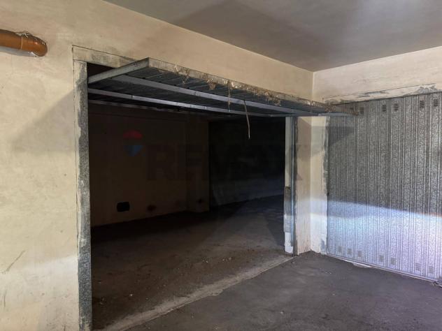 locale di sgombero in vendita ad Aci Castello