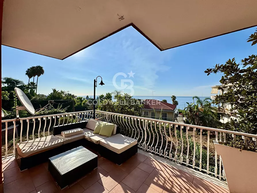 appartamento in vendita ad Aci Castello
