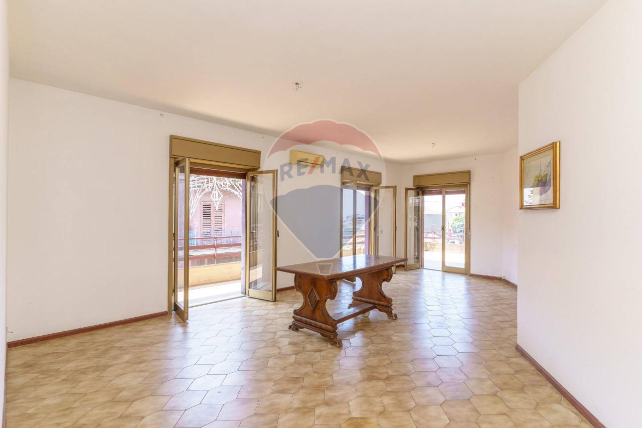 appartamento in vendita ad Aci Castello in zona Ficarazzi