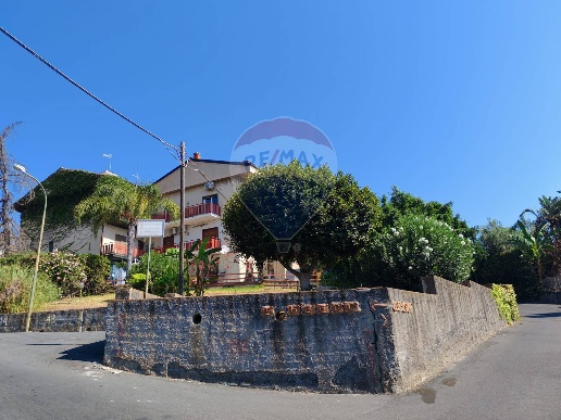 appartamento in vendita ad Aci Castello