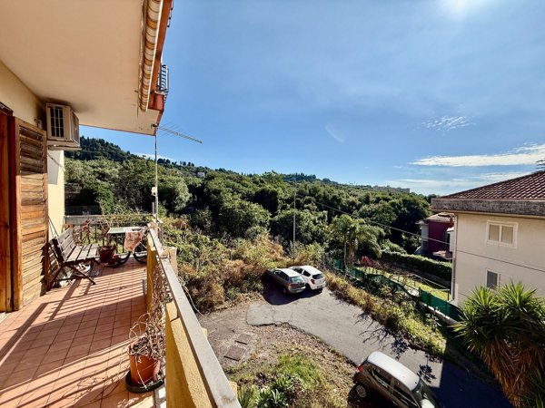 appartamento in vendita ad Aci Castello in zona Ficarazzi