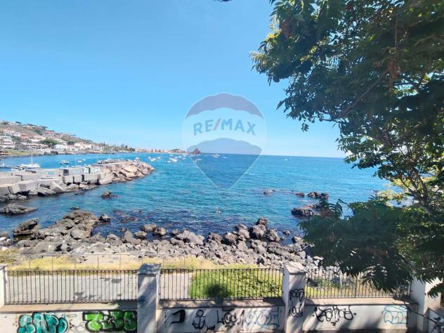 casa indipendente in vendita ad Aci Castello