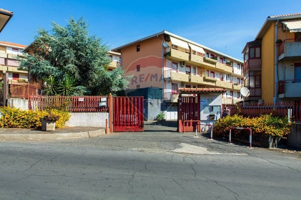 appartamento in vendita ad Aci Castello in zona Ficarazzi