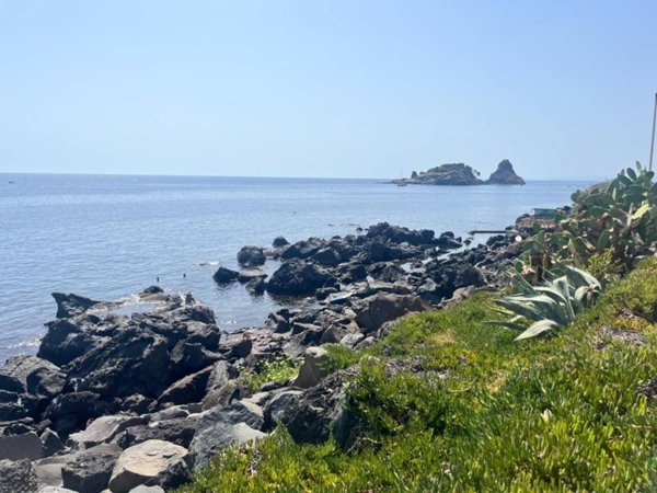 appartamento in vendita ad Aci Castello