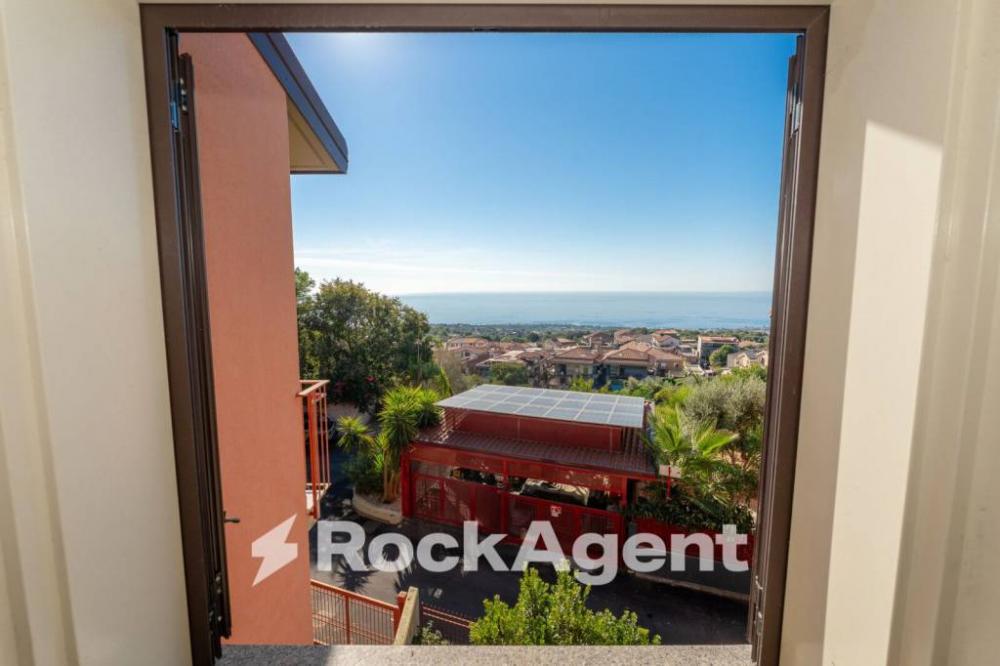 villa in vendita ad Aci Castello in zona Ficarazzi