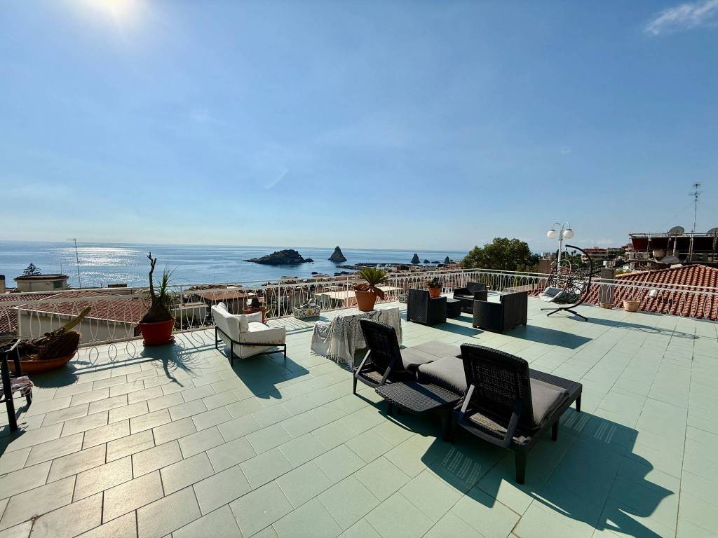 appartamento in vendita ad Aci Castello in zona Aci Trezza