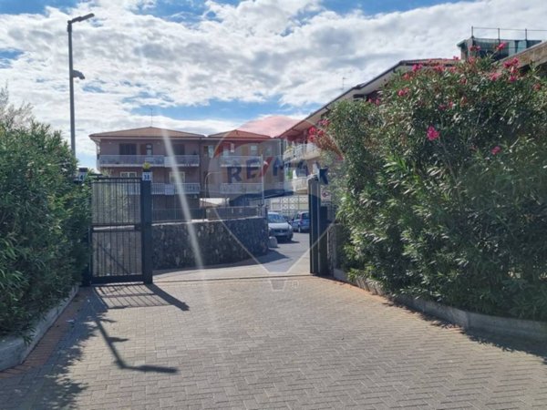 appartamento in vendita ad Aci Castello in zona Cannizzaro