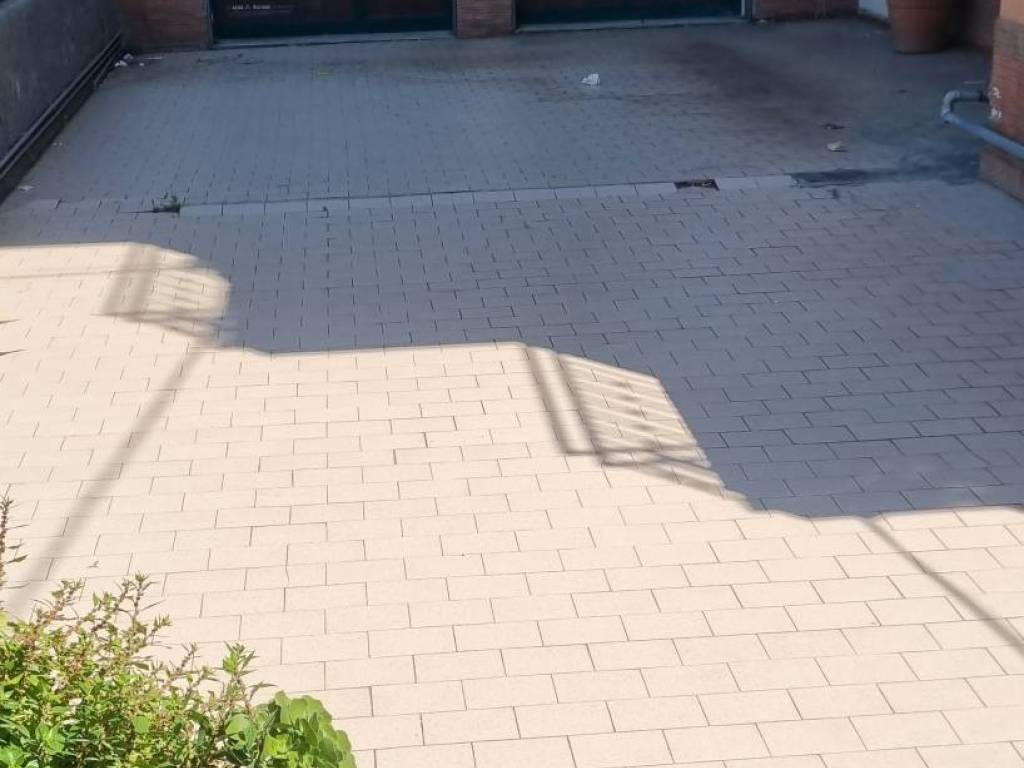 negozio in vendita ad Aci Castello in zona Cannizzaro