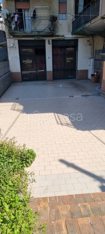 negozio in vendita ad Aci Castello in zona Cannizzaro