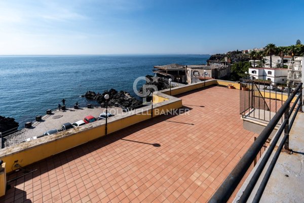 appartamento in vendita ad Aci Castello in zona Aci Trezza