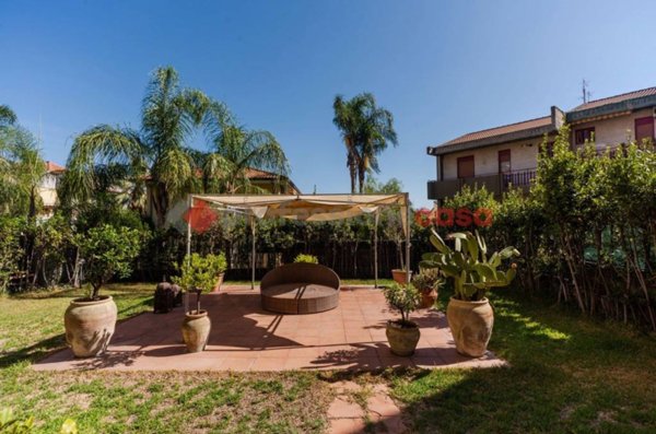 appartamento in vendita ad Aci Castello in zona Ficarazzi