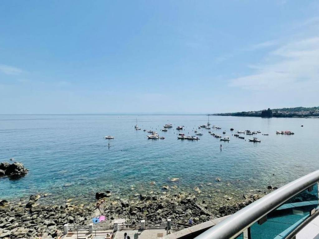 appartamento in vendita ad Aci Castello