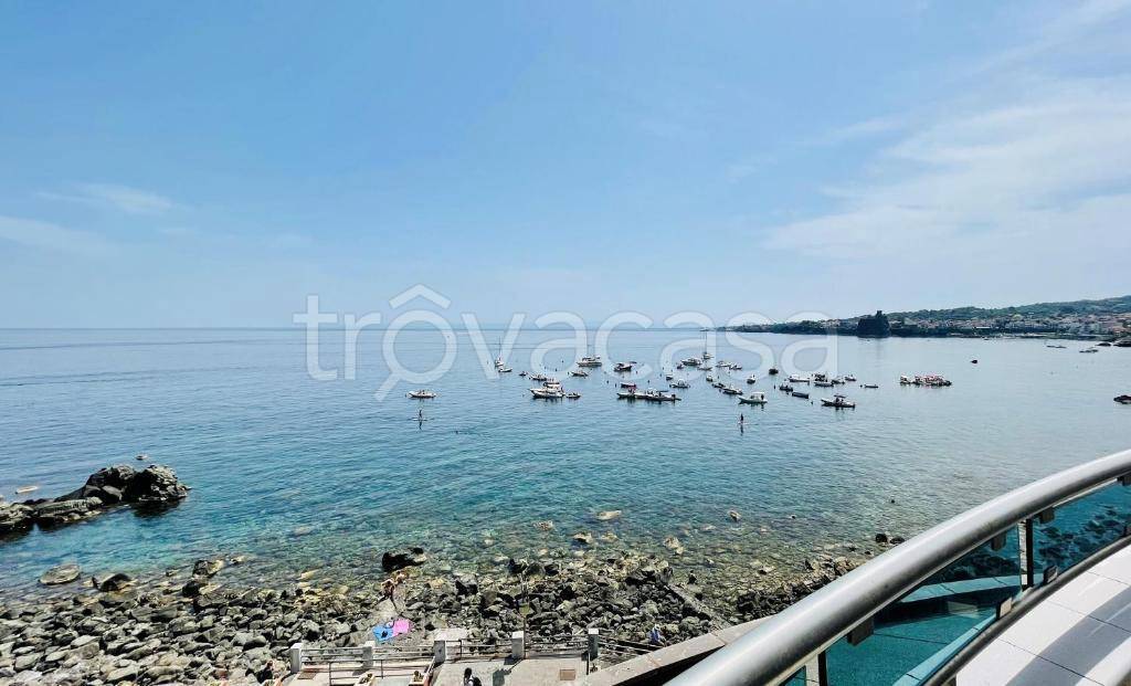 appartamento in vendita ad Aci Castello