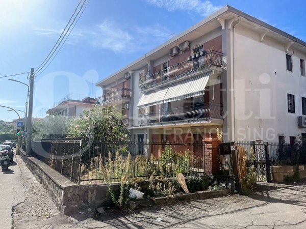 appartamento in vendita ad Aci Castello in zona Aci Trezza