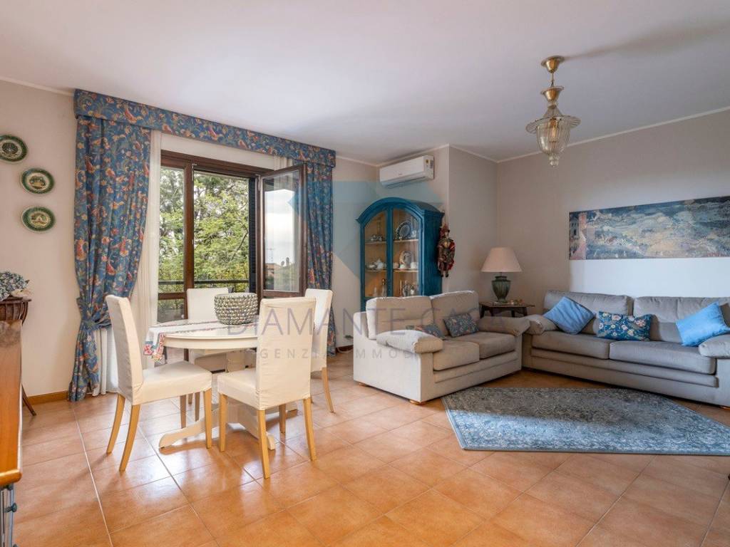 appartamento in vendita ad Aci Castello