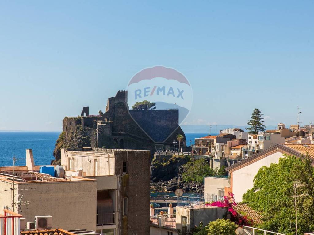 appartamento in vendita ad Aci Castello