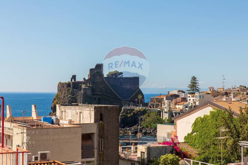 appartamento in vendita ad Aci Castello