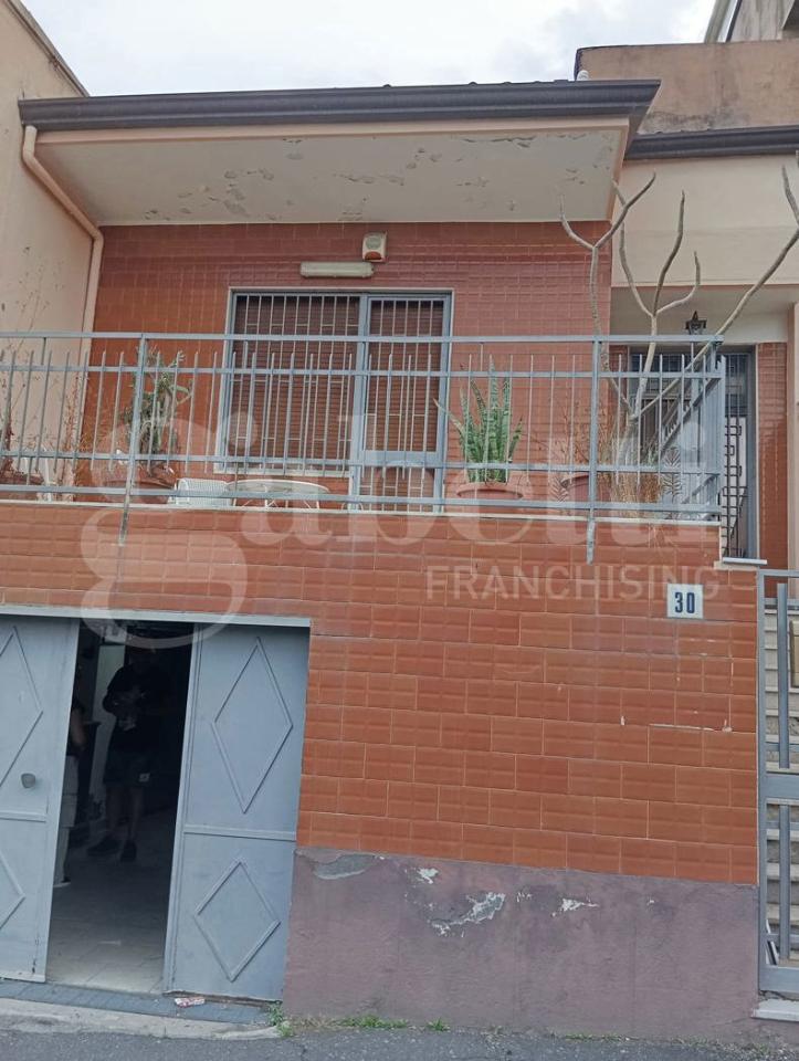 casa indipendente in vendita ad Aci Castello