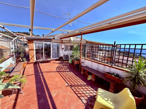 appartamento in vendita ad Aci Castello in zona Ficarazzi