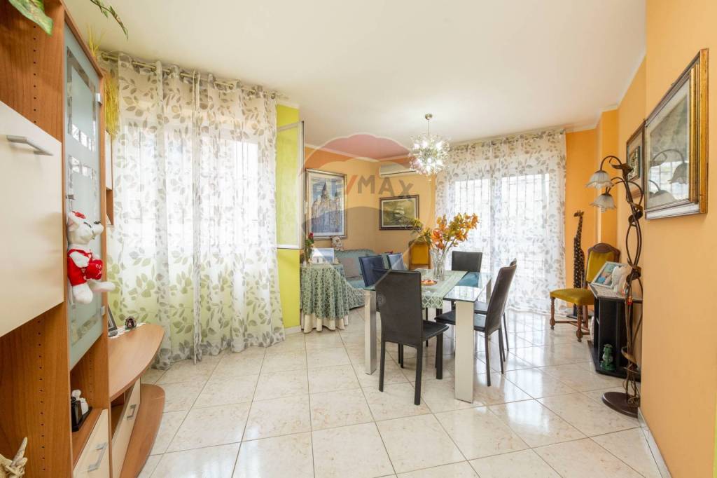 appartamento in vendita ad Aci Castello