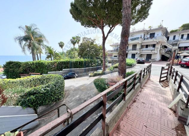 appartamento in vendita ad Aci Castello