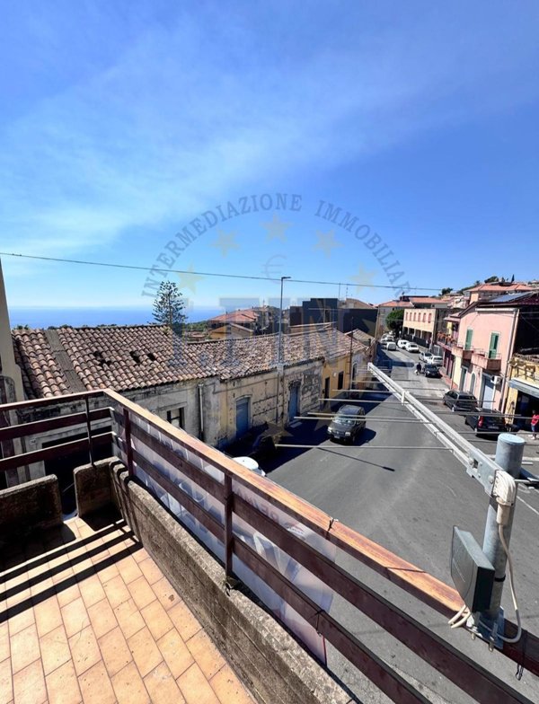 appartamento in vendita ad Aci Castello