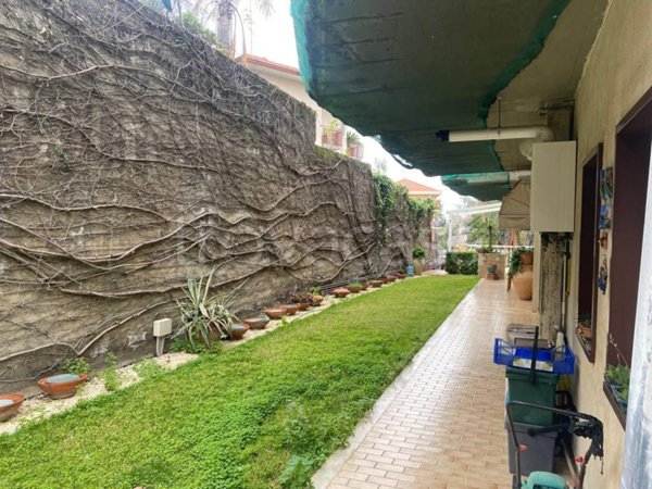 appartamento in vendita ad Aci Castello