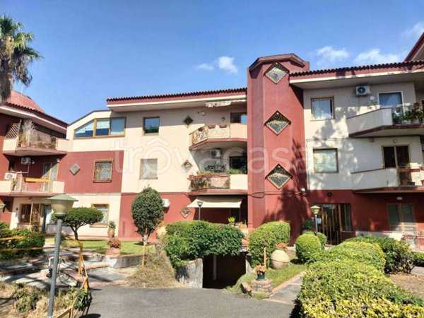 appartamento in vendita ad Aci Castello