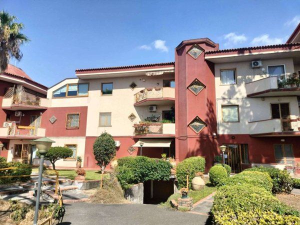appartamento in vendita ad Aci Castello