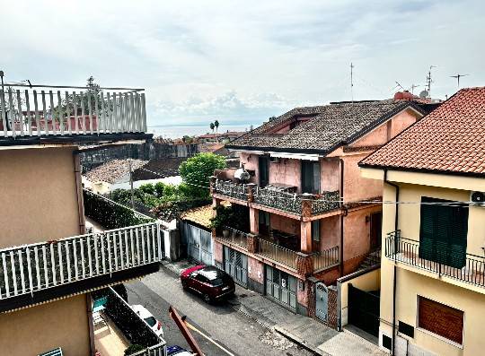appartamento in vendita ad Aci Castello