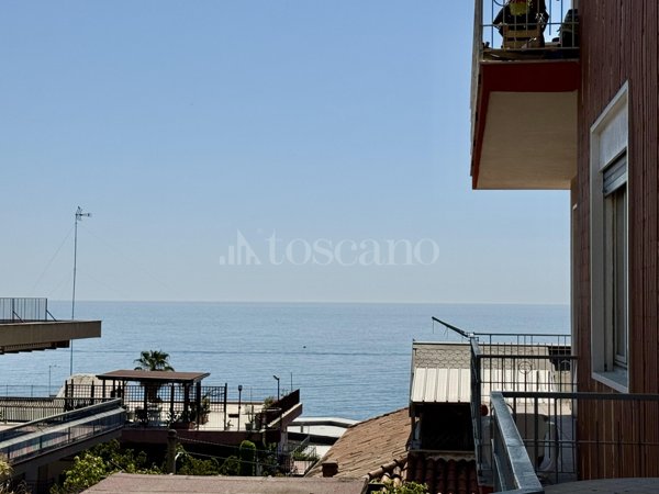 casa indipendente in vendita ad Aci Castello in zona Aci Trezza