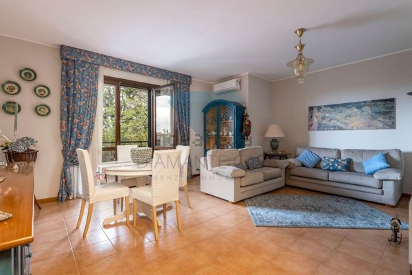 appartamento in vendita ad Aci Castello