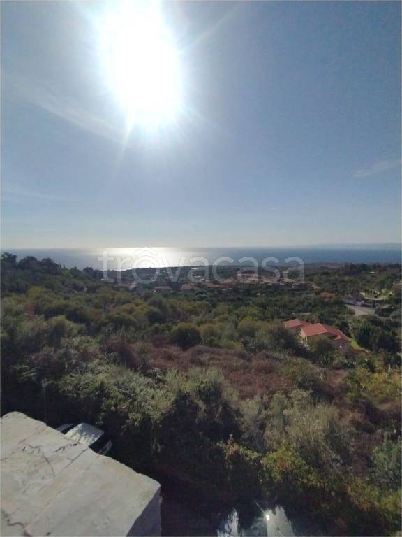 casa indipendente in vendita ad Aci Castello in zona Ficarazzi