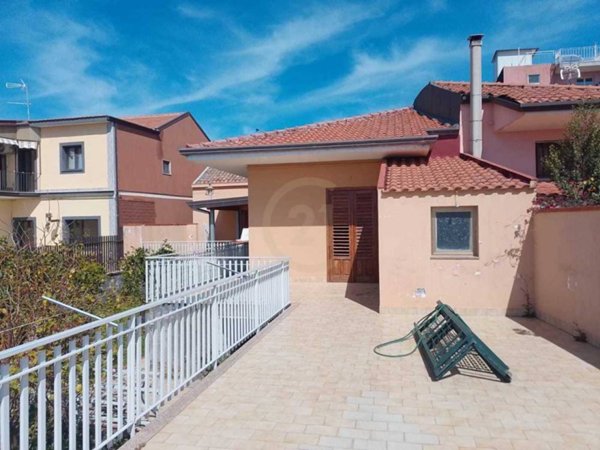 casa indipendente in vendita ad Aci Castello