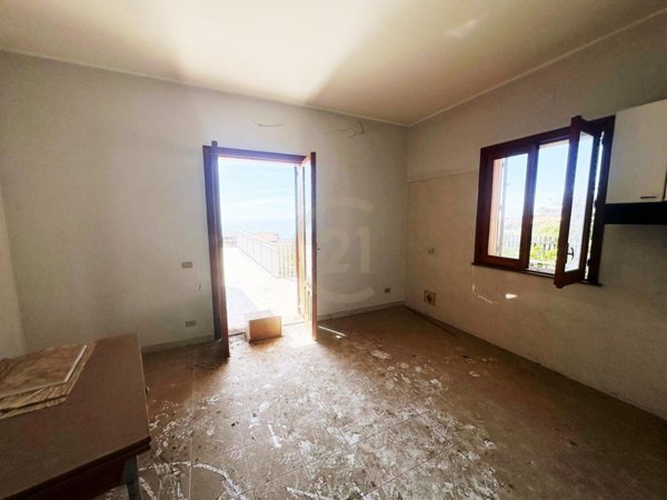 casa indipendente in vendita ad Aci Castello in zona Ficarazzi