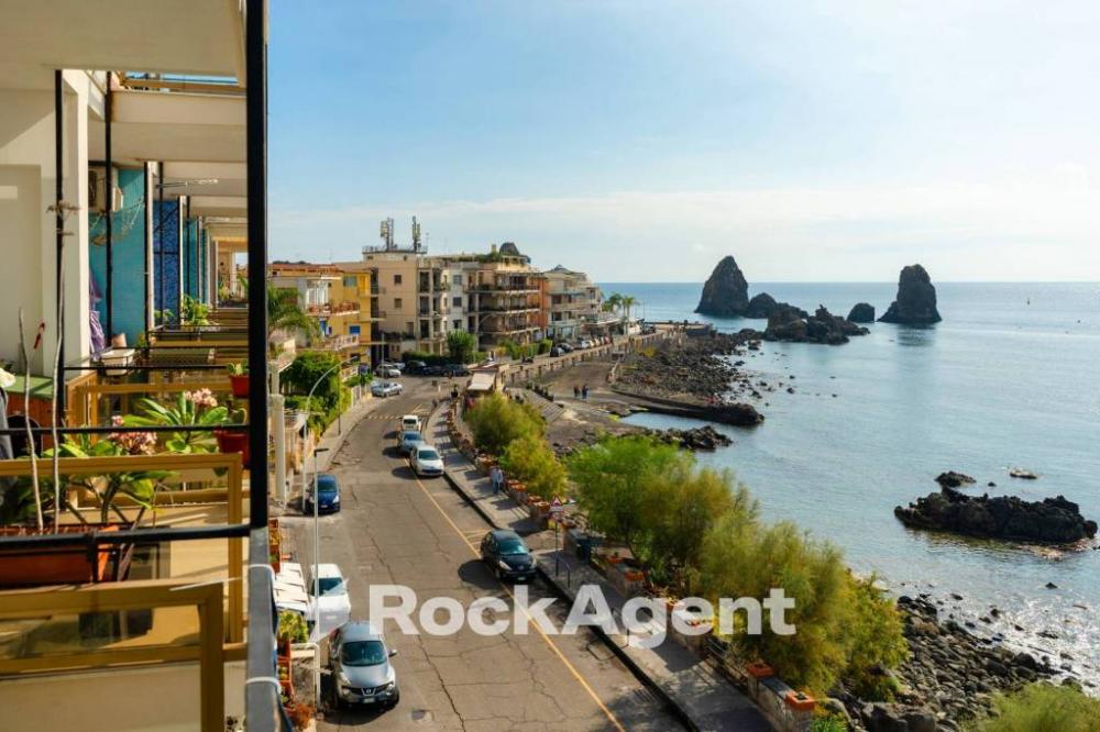 appartamento in vendita ad Aci Castello in zona Aci Trezza