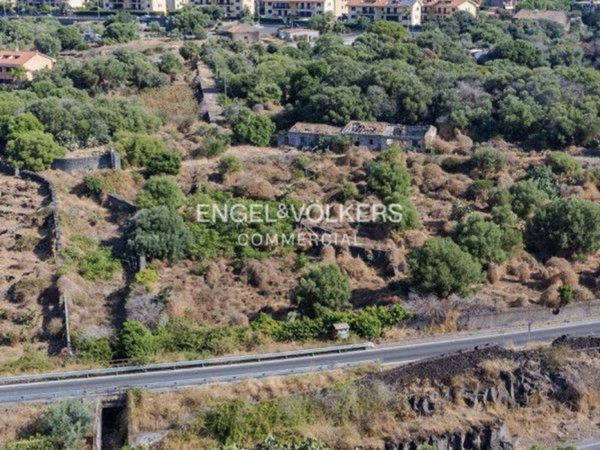 negozio in vendita ad Aci Castello in zona Cannizzaro