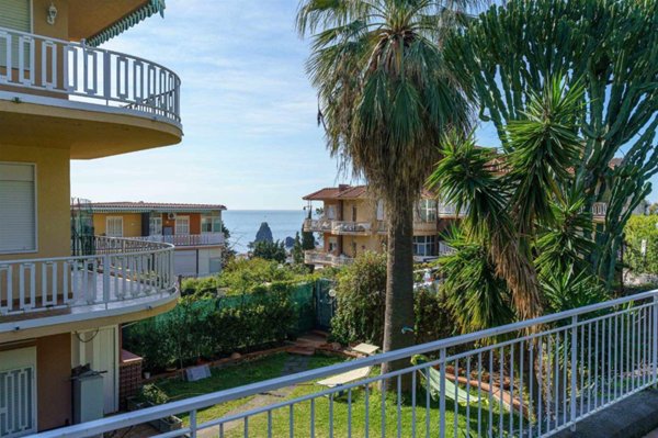 appartamento in vendita ad Aci Castello in zona Aci Trezza