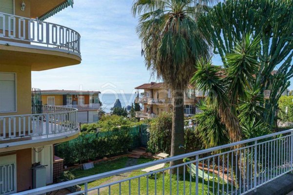 appartamento in vendita ad Aci Castello in zona Aci Trezza