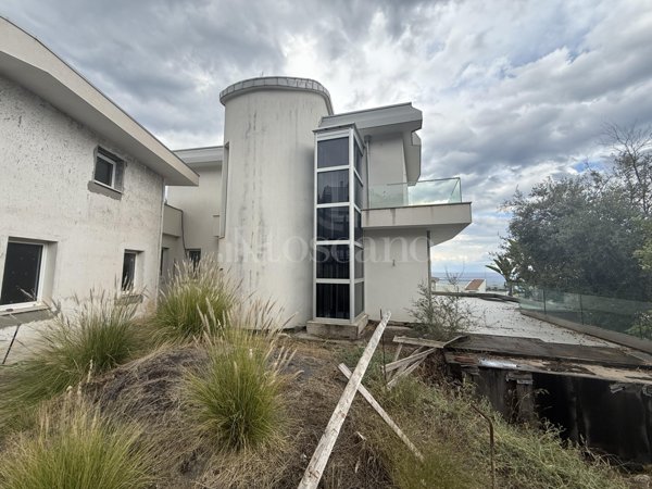 casa indipendente in vendita ad Aci Castello in zona Ficarazzi